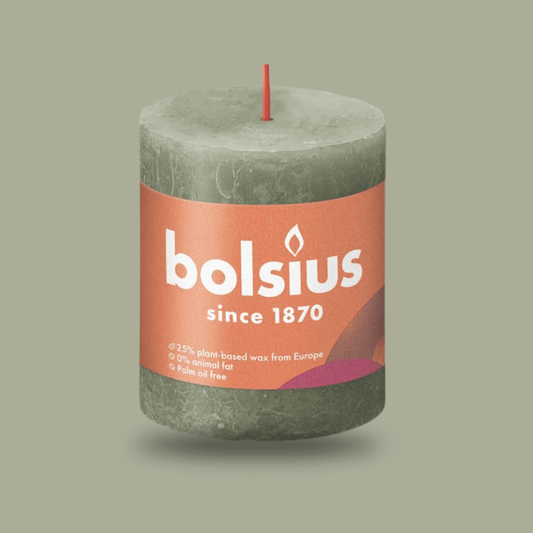 Bolsius Rustik Blok Sütun Mum - Silindir Şeklinde - Taze Zeytin Renkli - 35 Saat Uzun Yanma Süresi - Ev Dekorasyonu - Kokusuz - Doğal Vegan Özler - 6,6 cm - 8 cm - Herseyben.deAmbiansBlok Mumlar